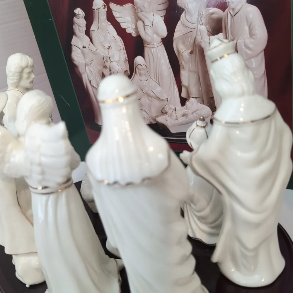 Holiday Lane Vtg 2003 9 Piece Nativity Set Glazed Jade Porcelain 24K Accents NIB